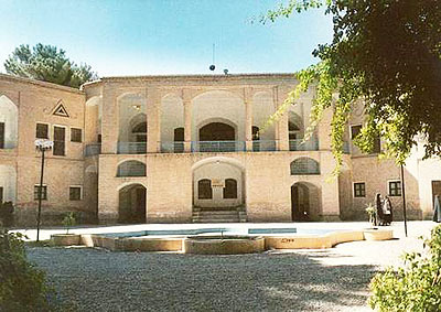 باغ و موزه اکبریه